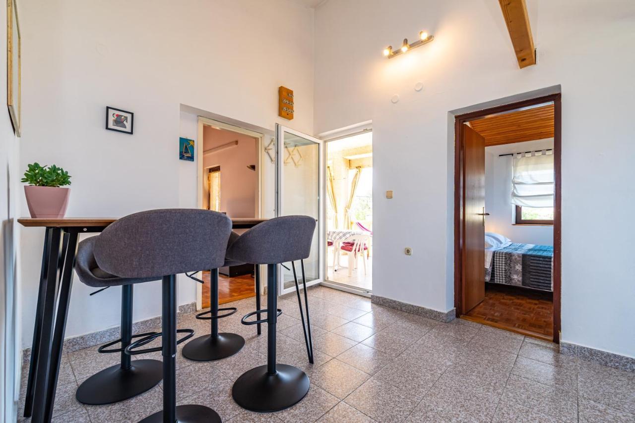 Apartment Sea And Mountain With Pool Novigrad  Chambre photo