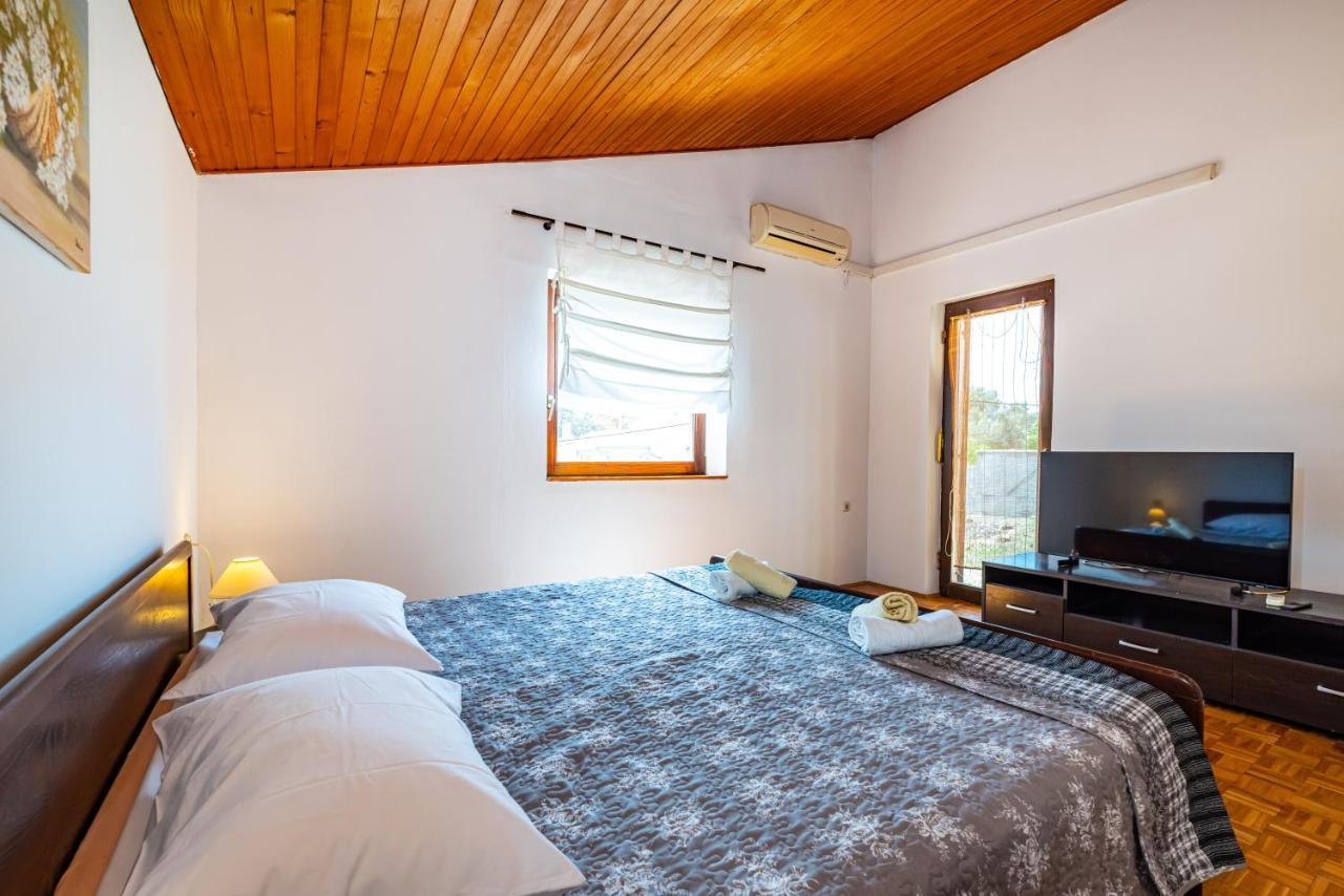 Apartment Sea And Mountain With Pool Novigrad  Chambre photo
