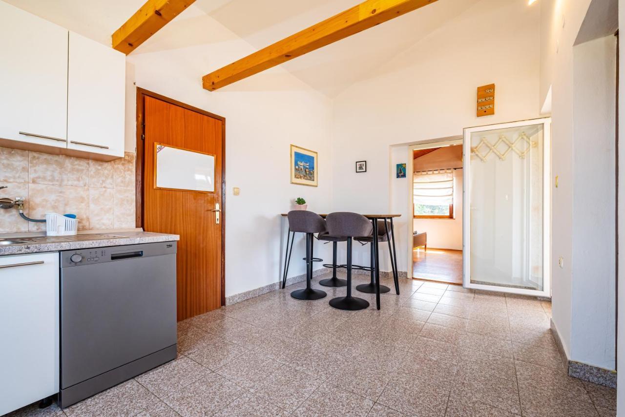 Apartment Sea And Mountain With Pool Novigrad  Chambre photo