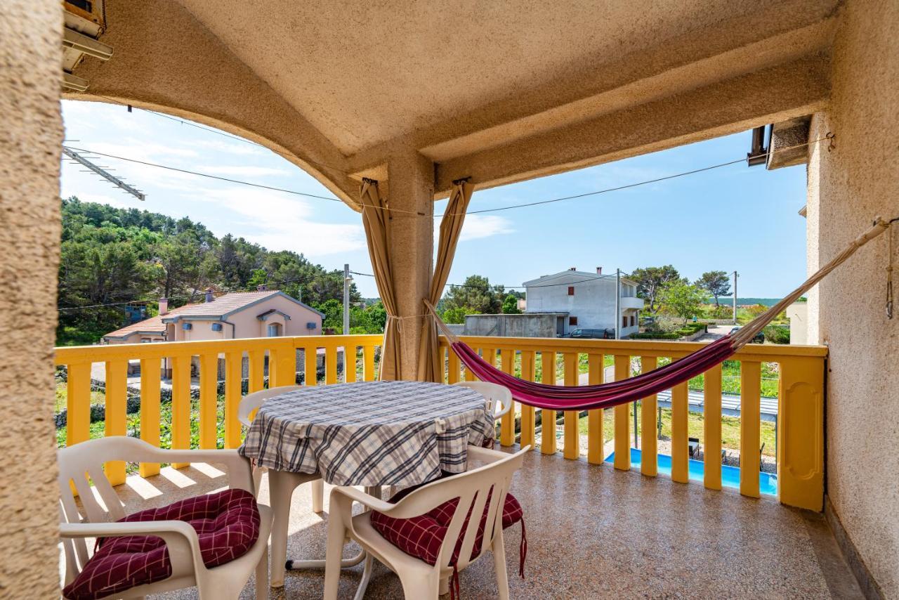 Apartment Sea And Mountain With Pool Novigrad  Chambre photo