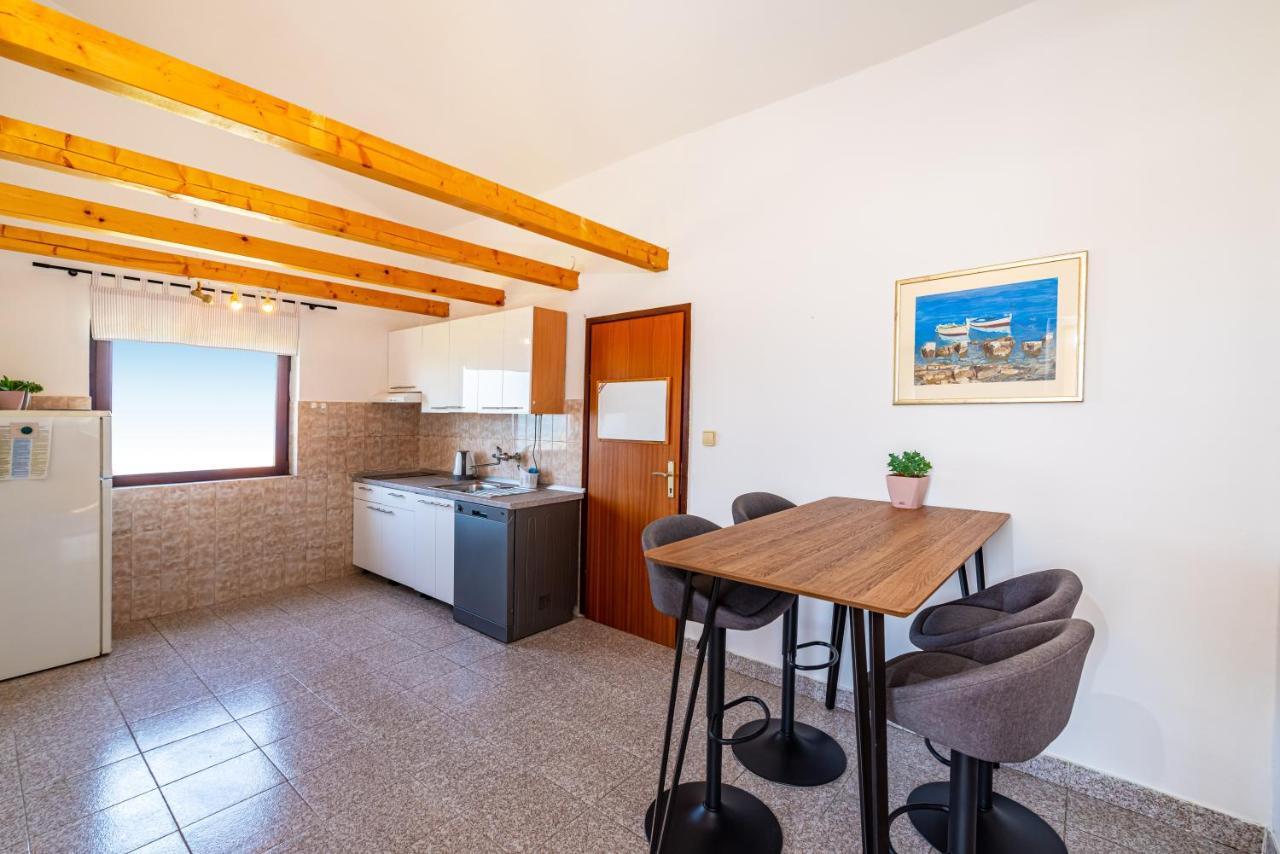 Apartment Sea And Mountain With Pool Novigrad  Extérieur photo