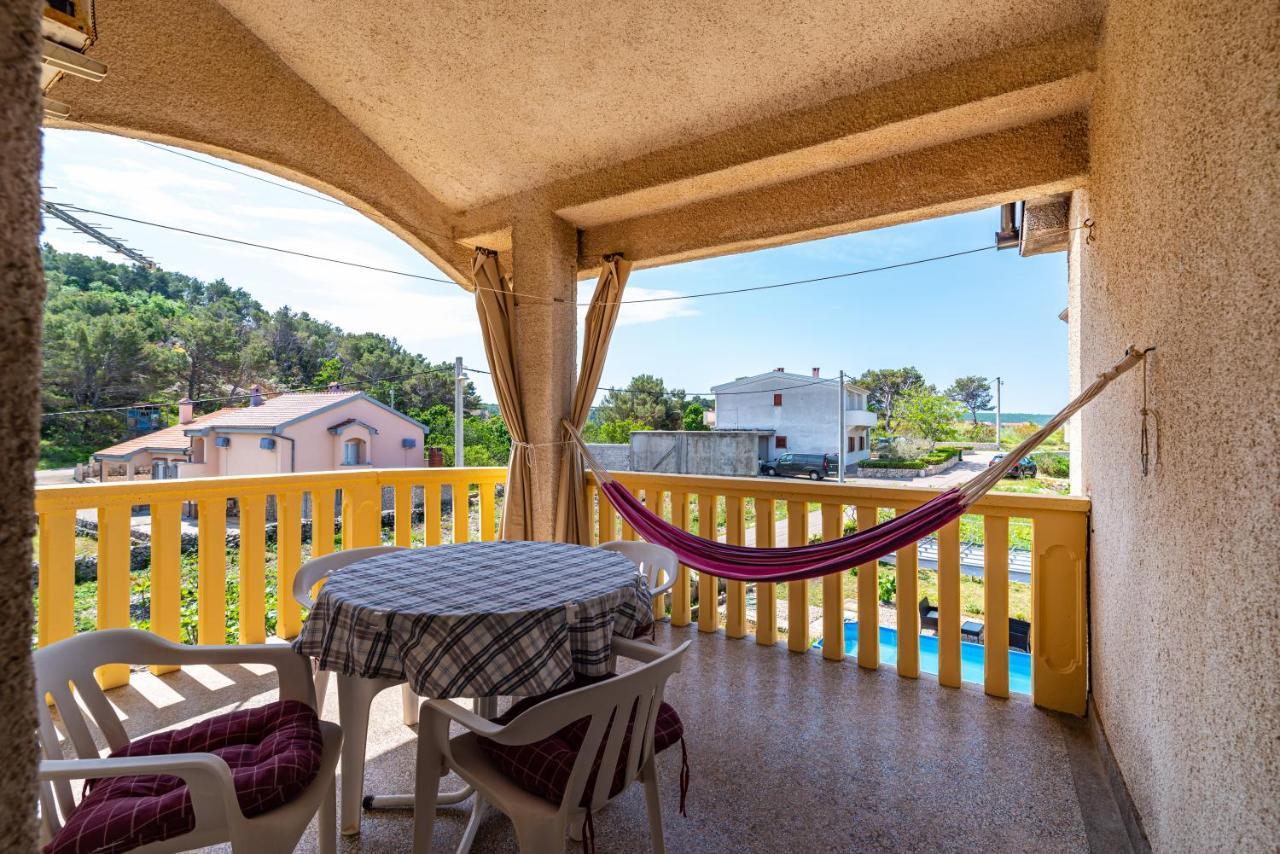 Apartment Sea And Mountain With Pool Novigrad  Extérieur photo